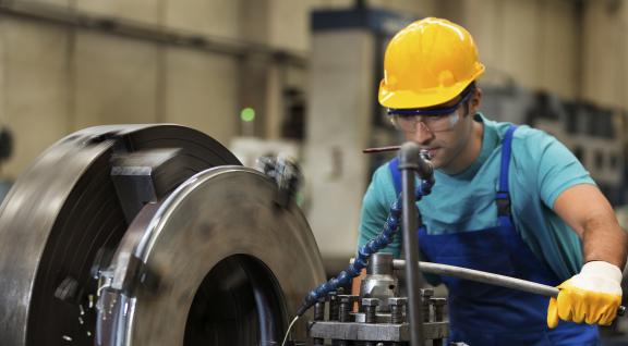 Foto van werknemer in fabriek